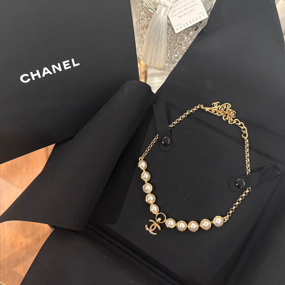 Chanel 2024 Bead Strand CC Gold and Cream Pearl Necklace - Picture 8 of 10